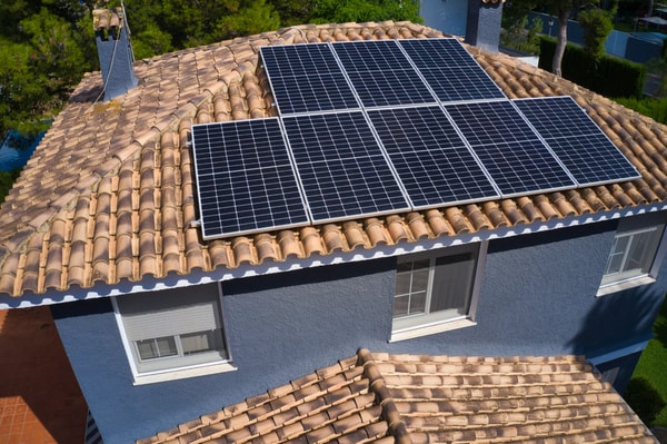 Soluzioni Fotovoltaiche Accessibili e Complete