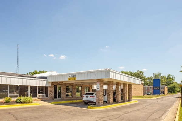 OYO Hotel Mona Lake Muskegon Review