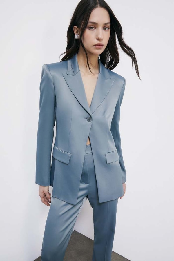 Patrizia Pepe Blazer in raso con cut-out Recensione