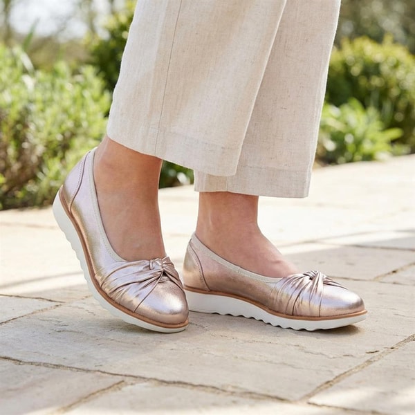 Pavers Wide Fit Chunky Bow Pumps Review