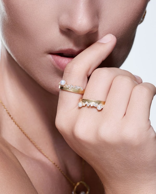 About PEARLY LUSTRE
