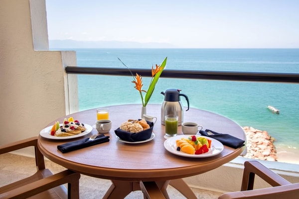 About Plaza Pelicanos Grand Beach Resort