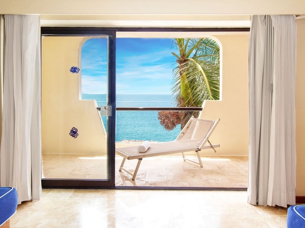 Plaza Pelicanos Grand Beach Resort Review
