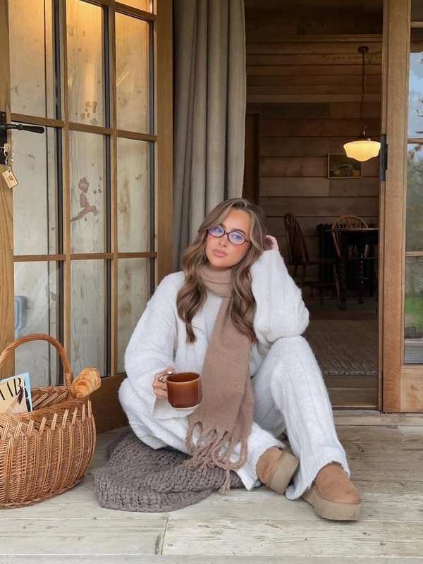 About PrettyLittleThing