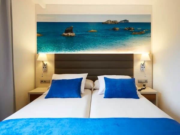Invisa Hoteles Invisa Hotel Club Cala Blanca Rese&ntilde;a