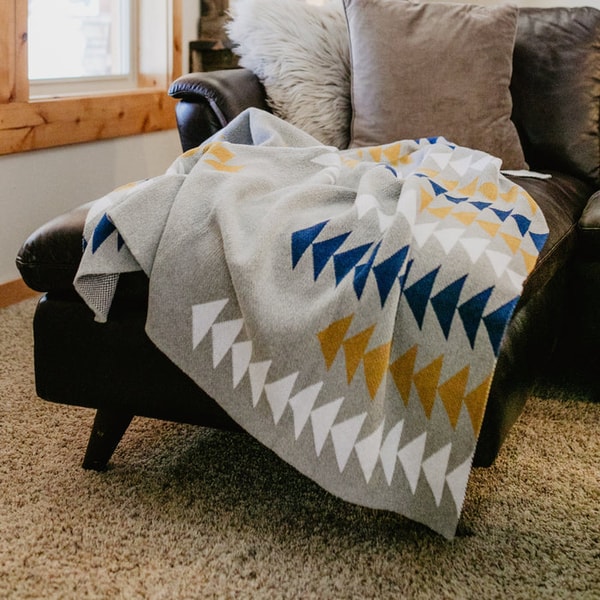 Seek & Swoon Adventure Throw Review