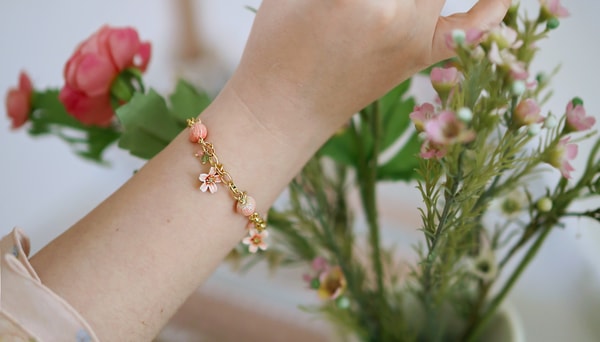 Selenichast: Nature-Inspired Jewelry Insights