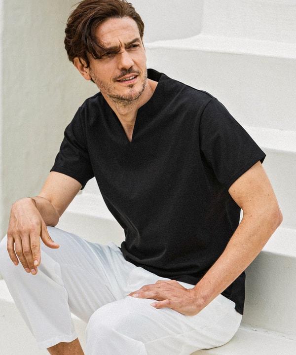 AKM Contemporary Stand Keyneck Short-Sleeve T-Shirt レビュー