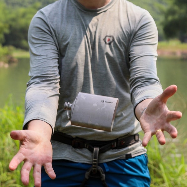 SilverAnt Titanium Hip Flask Review