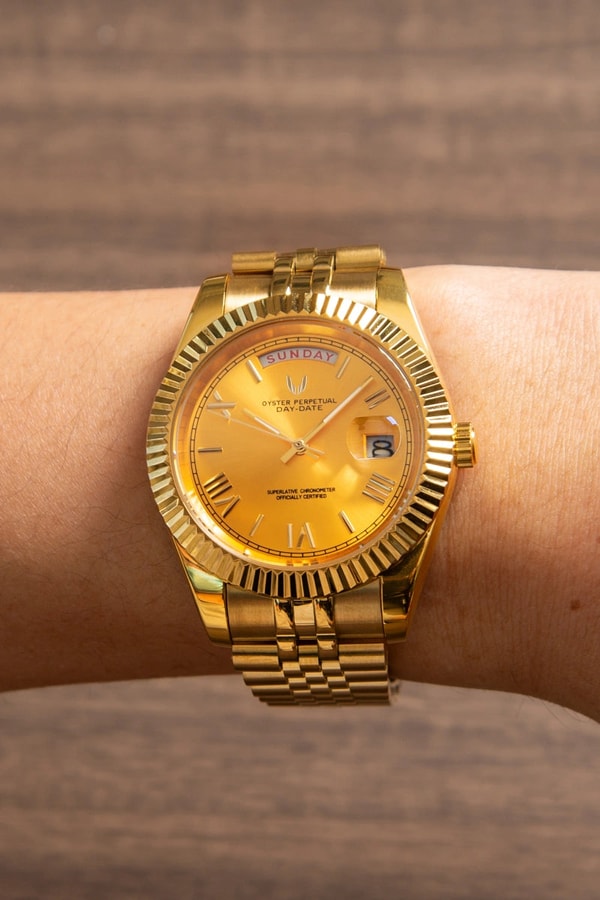 Skyrim Wrist Sovereign Day-Date Gold Review
