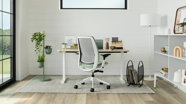 Steelcase Solo Sit-to-Stand Desk Review