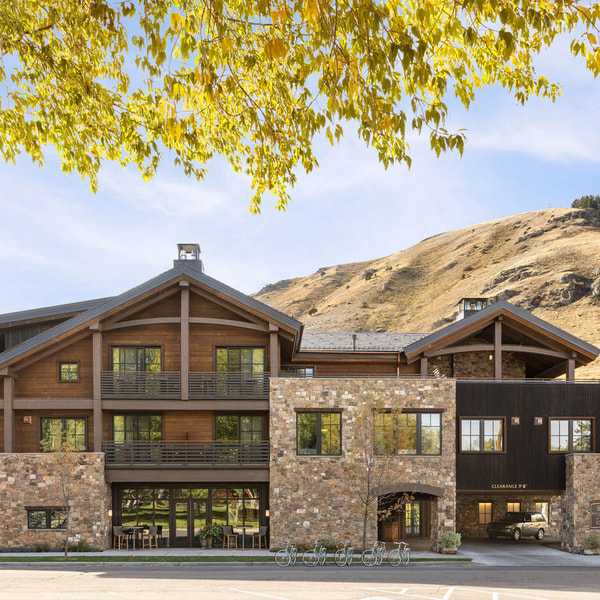 Tablet Hotels Rusty Parrot Lodge Review