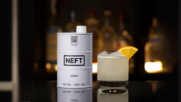 The Bottle Club Review