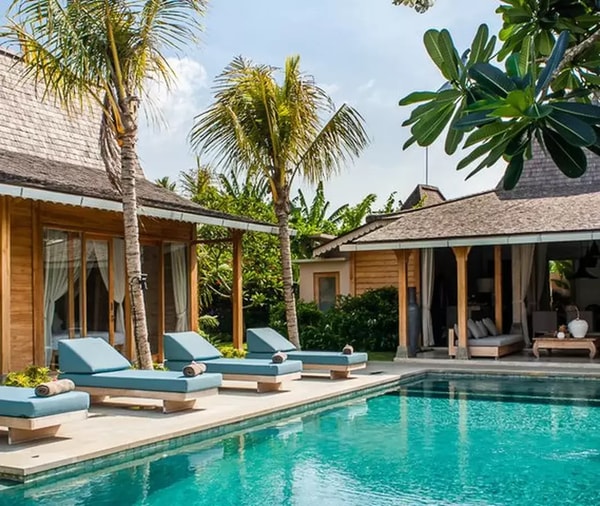 The Luxe Nomad Review