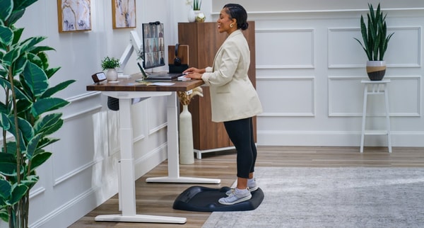 UPLIFT V3 Standing Desk Review