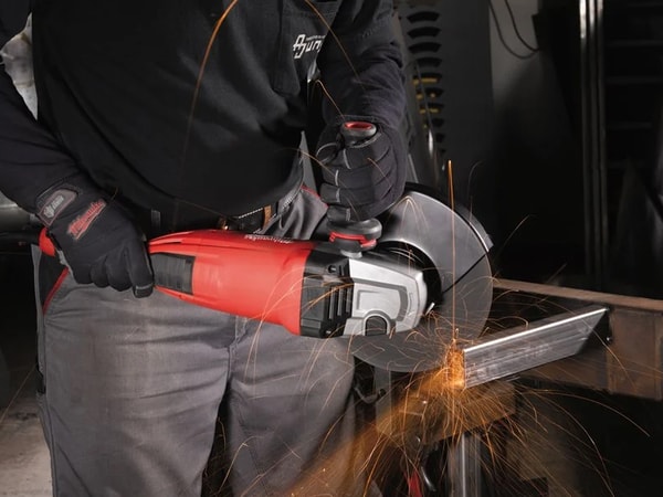 Milwaukee Smerigliatrice angolare AGVK 24-230 EK DMS Recensione