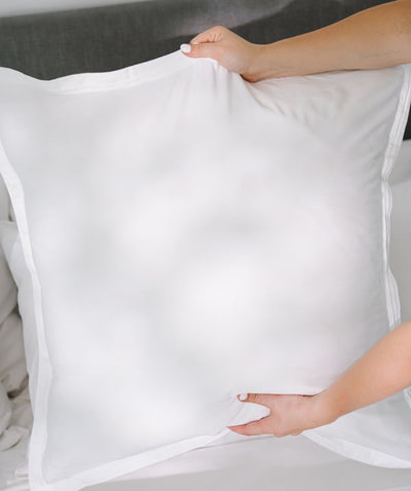 Wamsutta Supreme Comfort Down Alternative Euro Pillow Review