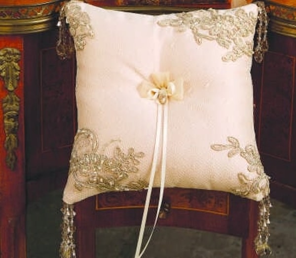 Wedding and party mall Ivy Lane Design 226B Bella Donna Ring Pillow Review