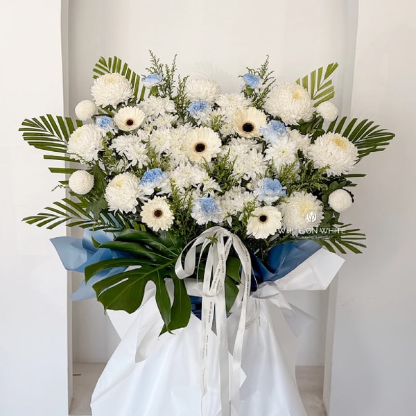 White On White Florist You&rsquo;ll Be Missed Stand Ulasan