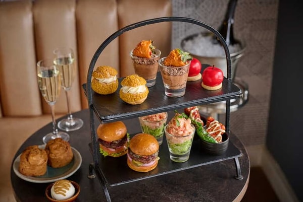 Wowcher 4* The Baileys Hotel Sparkling Afternoon Tea for Two Review