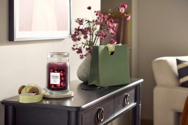 Yankee Candle Black Cherry Candle Review