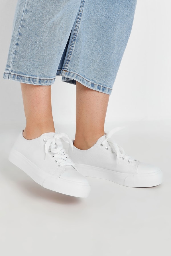Yours Clothing Canvas sneakers met vetersluiting beoordeling