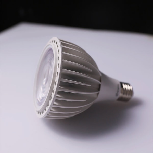 Yujileds CRI-MAX CRI 95+ 20W Dimmable PAR30 LED Bulb 3000K Review