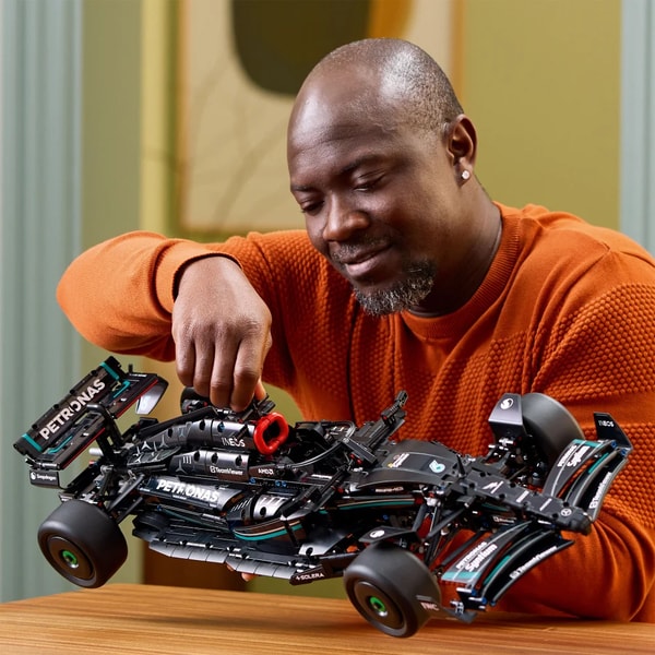 LEGO Technic Mercedes-AMG F1 Review
